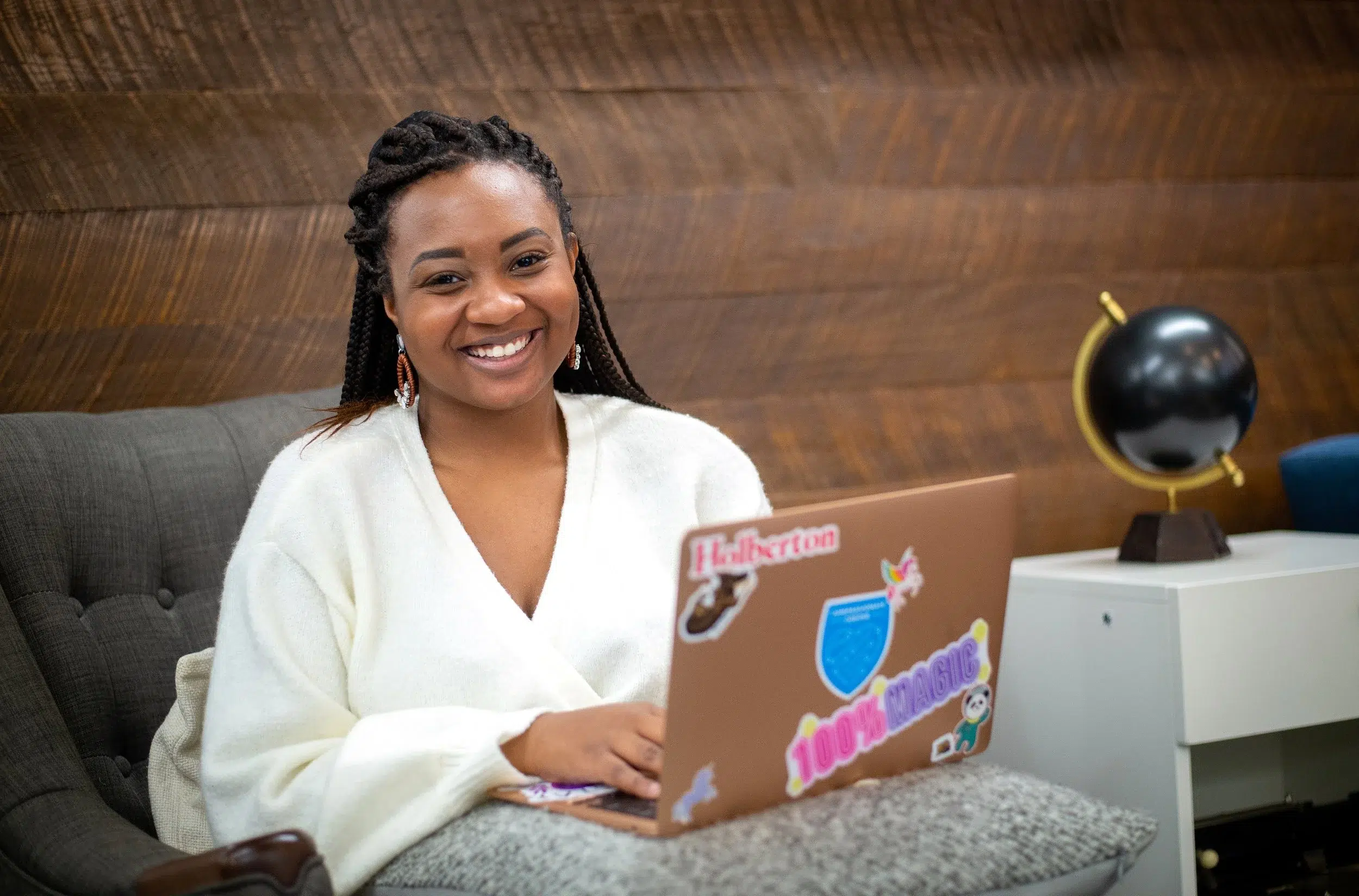 b43dbd54-a794-418d-b25a-a8293f855a27