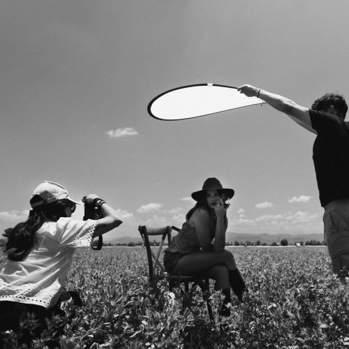 Should Your Photographer Bring an Assistant?